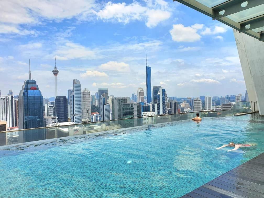 Regalia Suites Klcc View Rooftop Infinity Pool By Angkasa Homes Kuala Lumpur Exterior foto