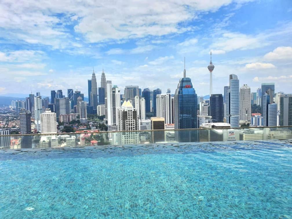 Regalia Suites Klcc View Rooftop Infinity Pool By Angkasa Homes Kuala Lumpur Exterior foto