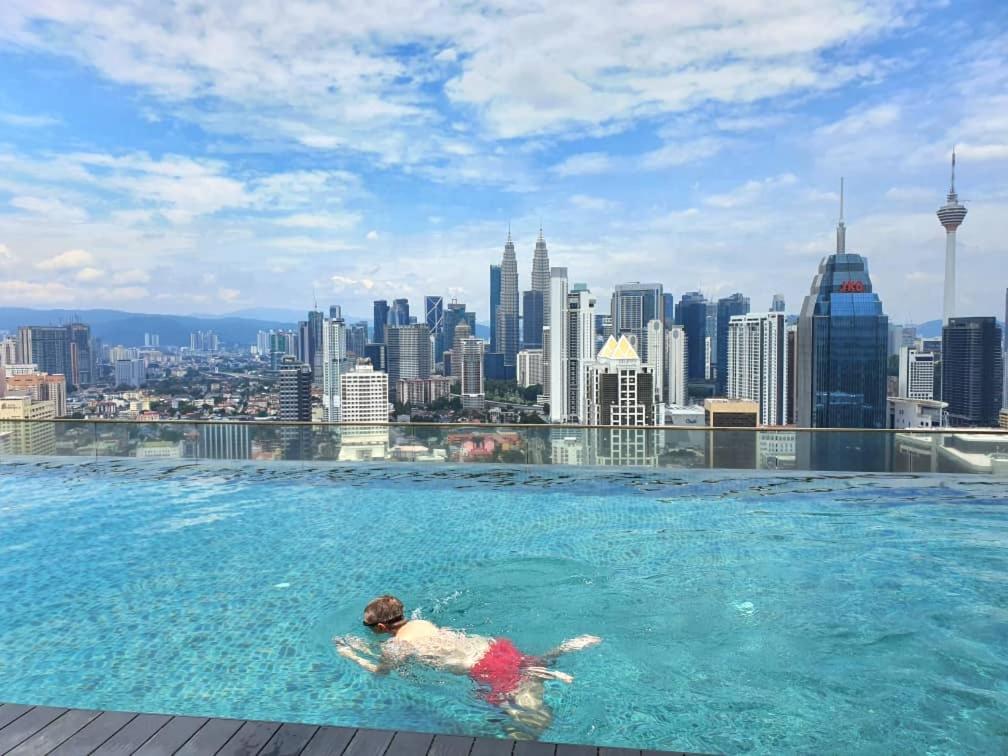 Regalia Suites Klcc View Rooftop Infinity Pool By Angkasa Homes Kuala Lumpur Exterior foto