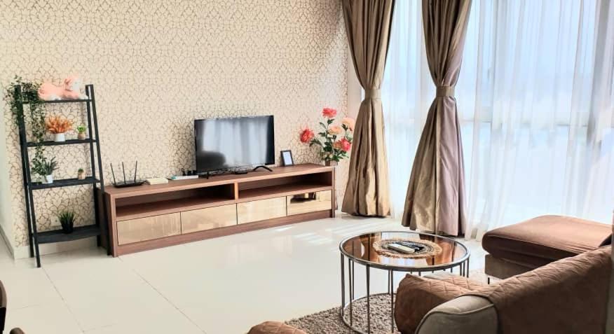 Regalia Suites Klcc View Rooftop Infinity Pool By Angkasa Homes Kuala Lumpur Exterior foto