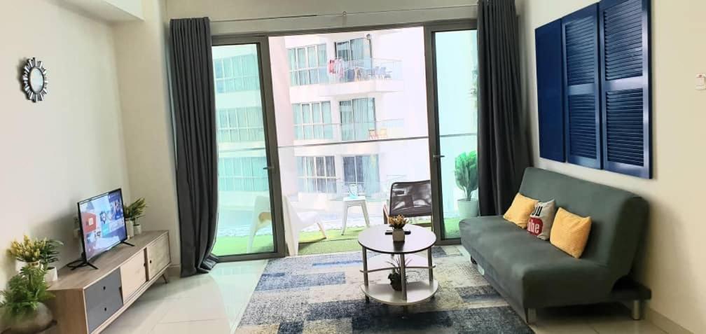Regalia Suites Klcc View Rooftop Infinity Pool By Angkasa Homes Kuala Lumpur Exterior foto
